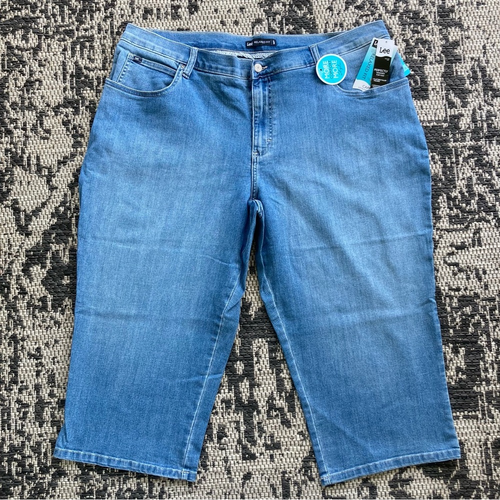 Lee Relaxed Fit Capris Size 20W